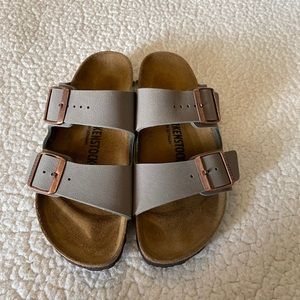 NWT Mocha Birkenstock Arizona Sandals